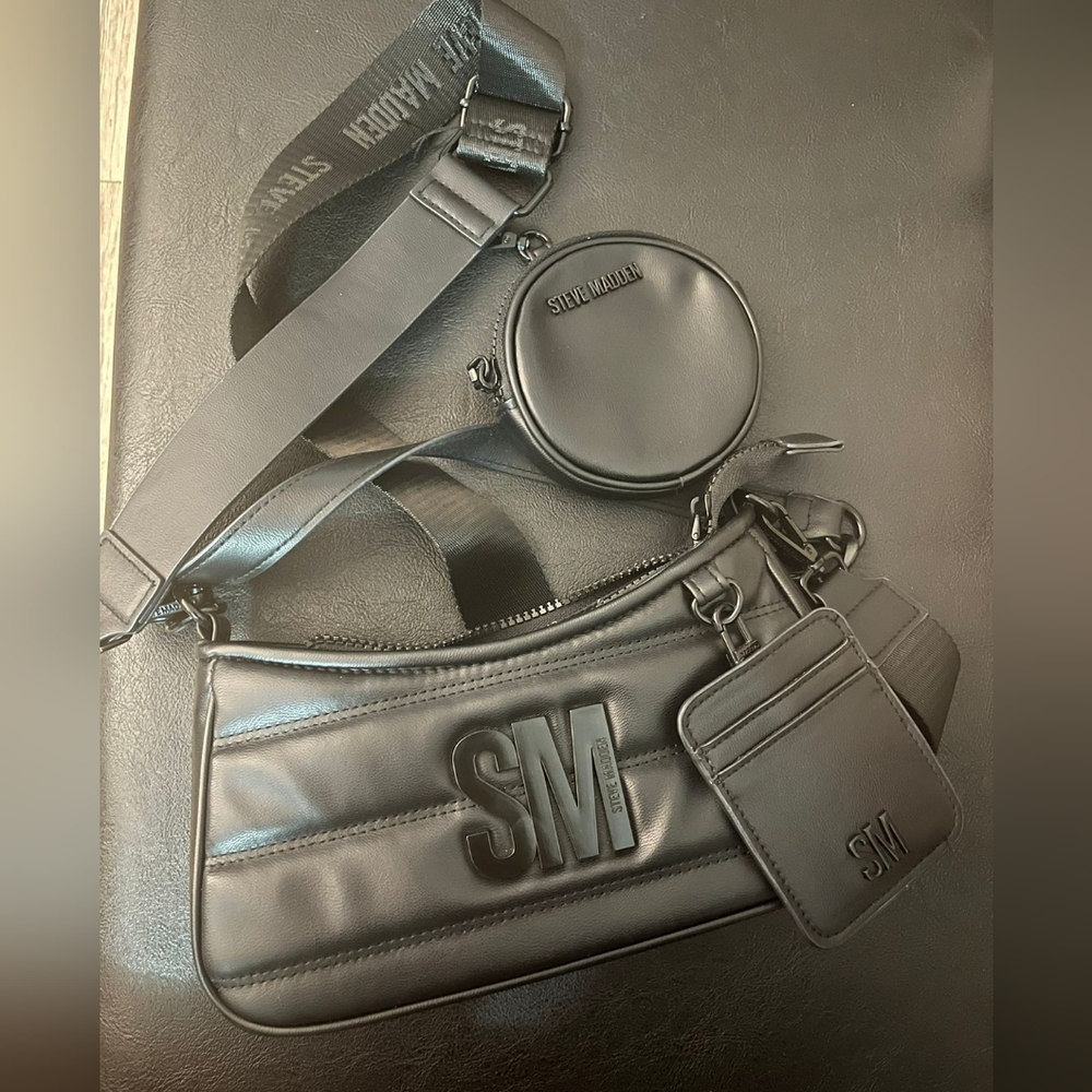 Sold steve Madden cross body sling - Picture 2 of 5